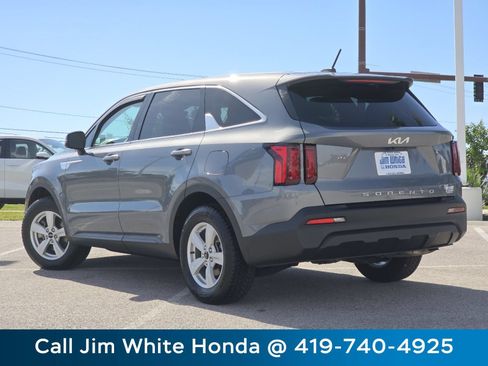 Used 2022 Kia Sorento LX FWD image 14