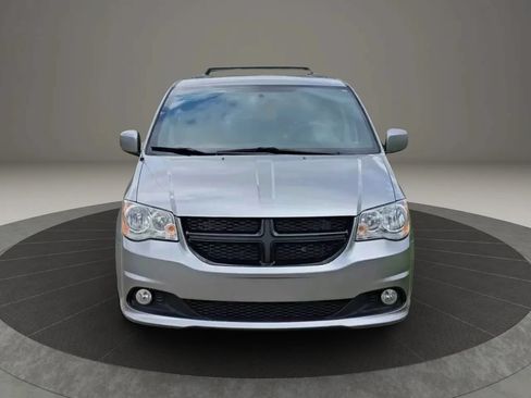 Used 2018 Dodge Grand Caravan SXT FWD image 2