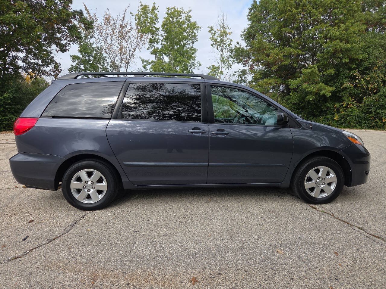 Used 2007 Toyota Sienna LE w/ LE Pkg 3 FWD image 7