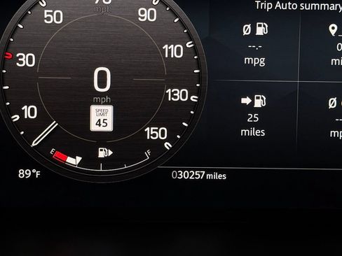 Used 2024 Land Rover Defender 130 X-Dynamic SE AWD/4WD image 34