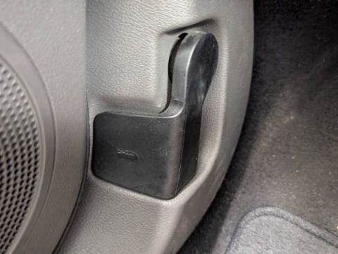 Used 2020 Ford Transit Connect XLT image 33