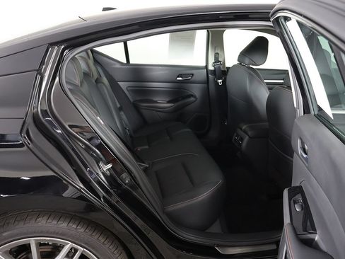 Used 2023 Nissan Altima 2.0 SR FWD image 32