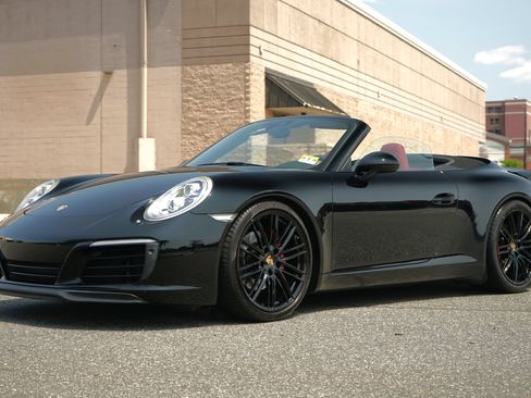 Used 2017 Porsche 911 Carrera RWD image 4