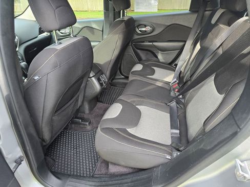 Used 2017 Jeep Cherokee Altitude image 18