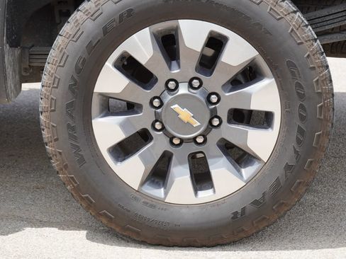 Used 2024 Chevrolet Silverado 2500 LT w/ Texas Edition AWD/4WD image 9