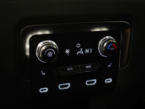 Used 2021 GMC Yukon Denali w/ Denali Premium Package image 22