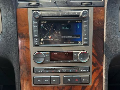Used 2012 Lincoln Navigator 2WD image 18