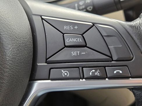 Used 2017 Nissan Rogue SV image 26