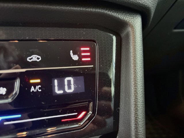 Certified 2025 Volkswagen Taos SE AWD/4WD image 20