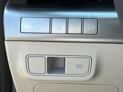 Used 2025 Hyundai Kona SEL FWD image 21