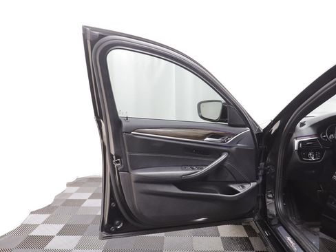 Used 2018 BMW 530i xDrive 530i xDrive image 4