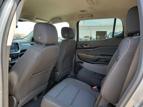 Used 2023 GMC Acadia SLE w/ Driver Convenience Package image 10