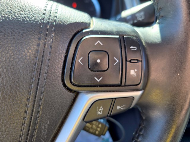 Used 2019 Toyota Highlander Plus AWD/4WD image 33