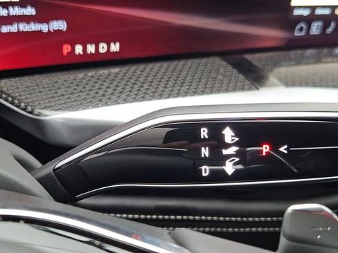 Used 2025 Cadillac Escalade V w/ LPO, ONYX Package image 23