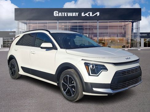 New 2025 Kia Niro LX image 1