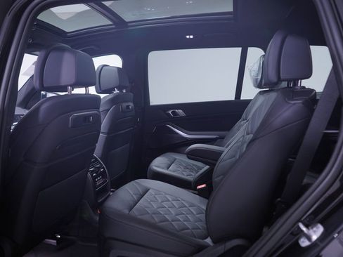 Used 2026 BMW X7 xDrive40i w/ M Sport Package image 9