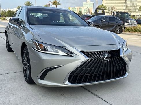 Used 2025 Lexus ES 350 w/ Premium Package FWD image 12
