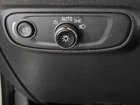 Used 2022 Chevrolet Equinox LS image 33