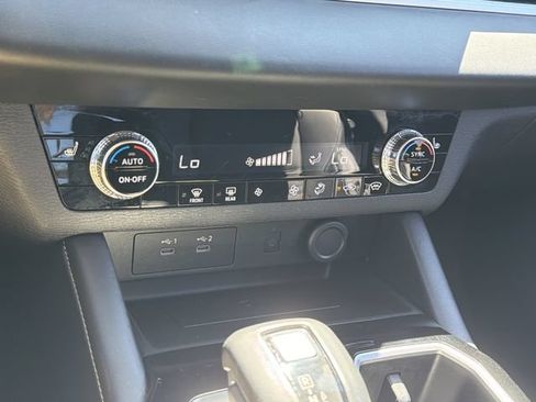 Used 2025 Mitsubishi Outlander SE AWD/4WD image 23