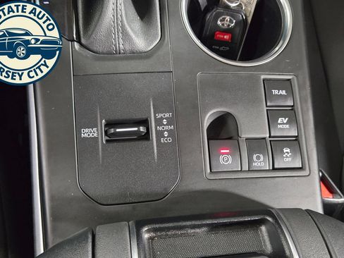 Used 2024 Toyota Highlander XLE AWD/4WD image 20