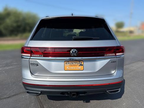 Used 2025 Volkswagen Atlas SE AWD/4WD image 4