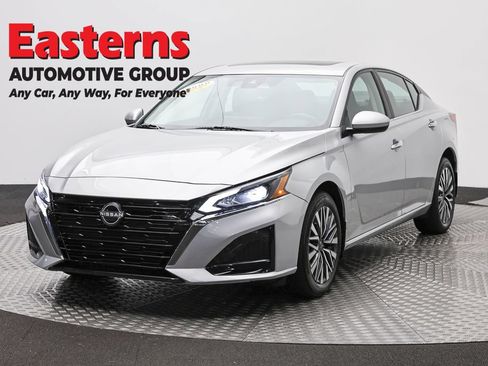 Used 2023 Nissan Altima 2.5 SV w/ SV Premium Package AWD/4WD image 1