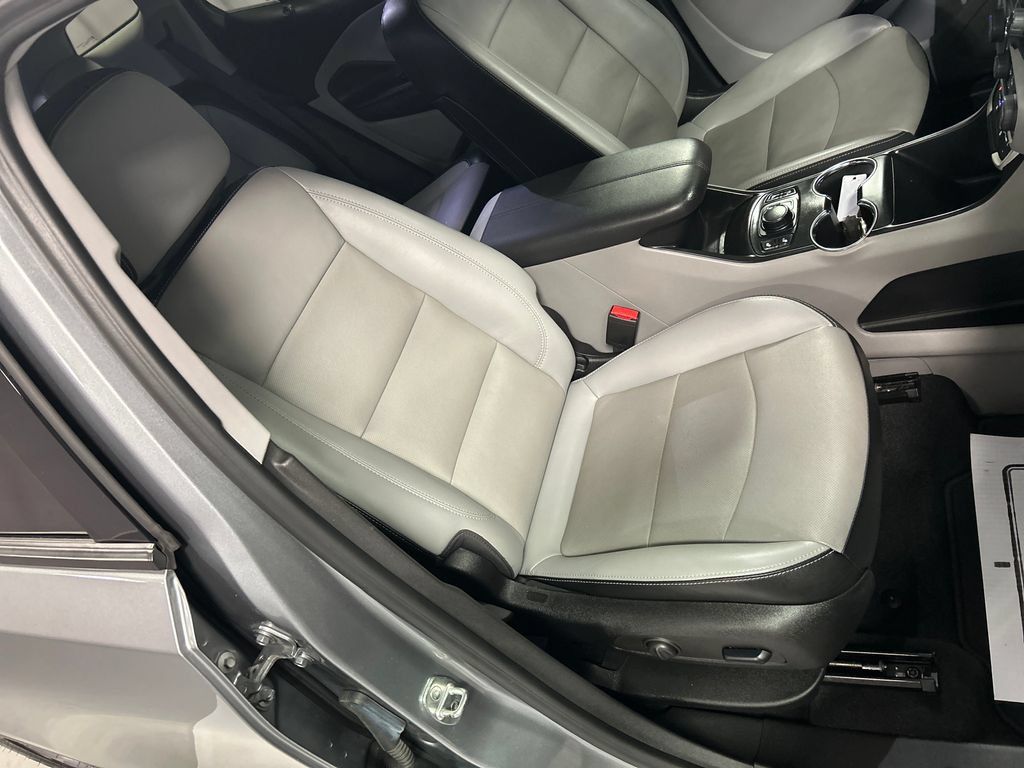 Used 2023 GMC Terrain SLT FWD image 24