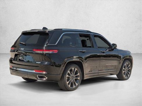 Used 2023 Jeep Grand Cherokee Overland AWD/4WD image 5