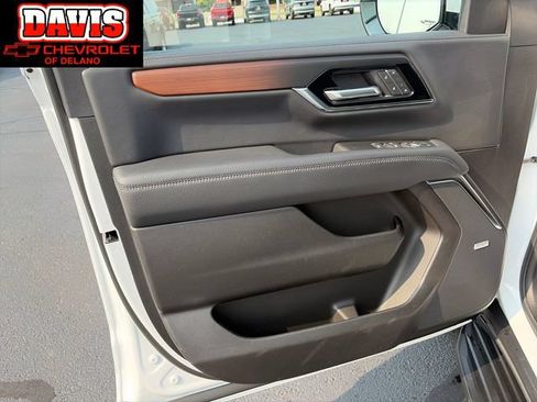Used 2025 GMC Yukon XL Denali AWD/4WD image 13