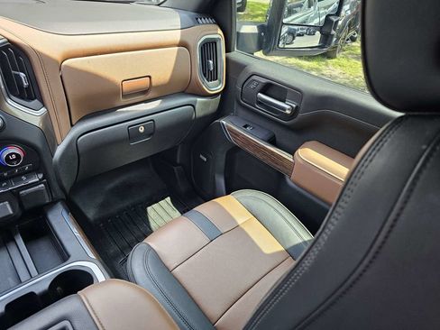 Used 2022 Chevrolet Silverado 2500 High Country w/ Safety Package II AWD/4WD image 17