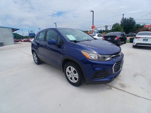 Used 2017 Chevrolet Trax LS FWD image 3