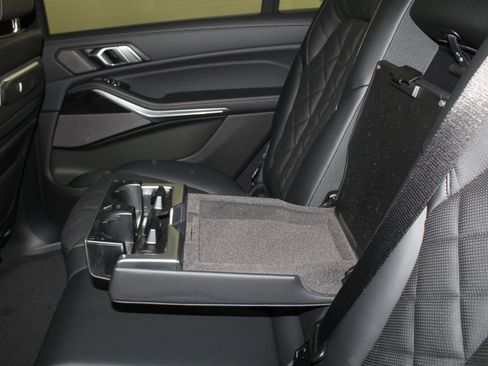 New 2026 BMW X7 xDrive40i w/ Executive Package image 16