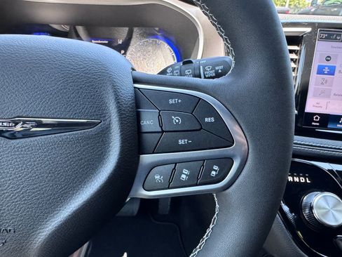 New 2026 Chrysler Pacifica Select image 17