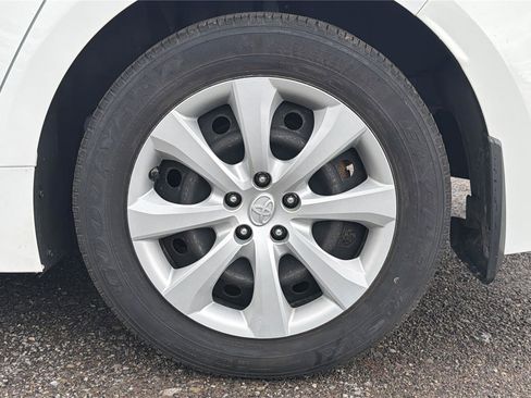 Used 2022 Toyota Corolla LE FWD image 26