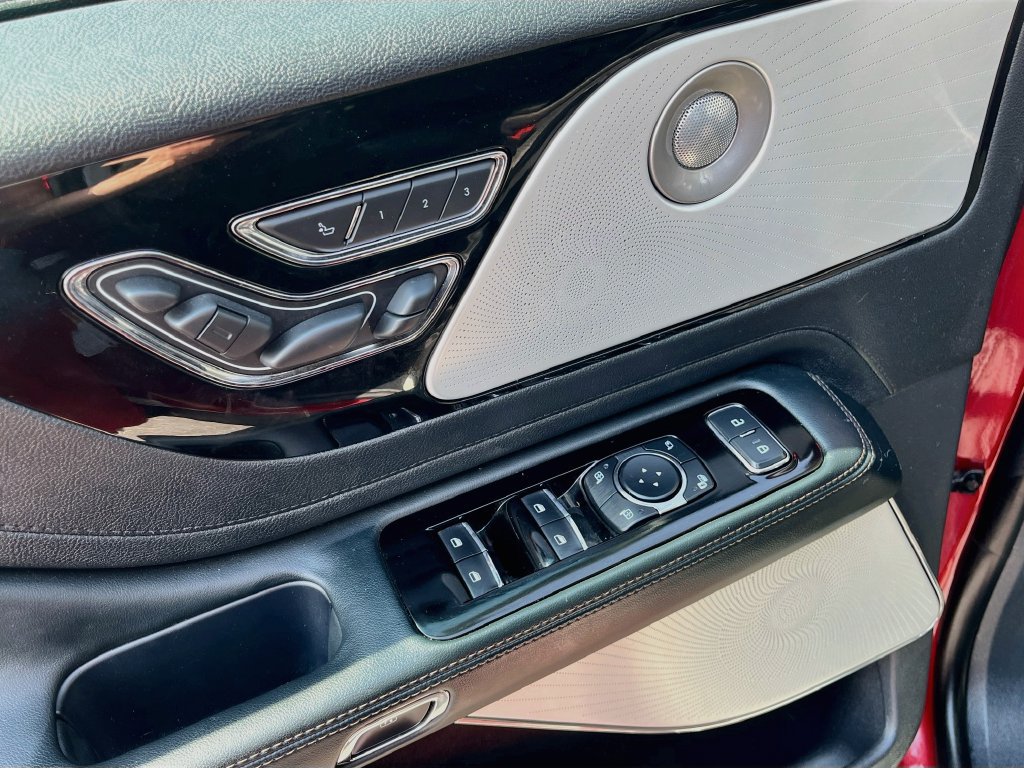 Used 2025 Lincoln Aviator Reserve w/ Equipment Group 201A AWD/4WD image 18
