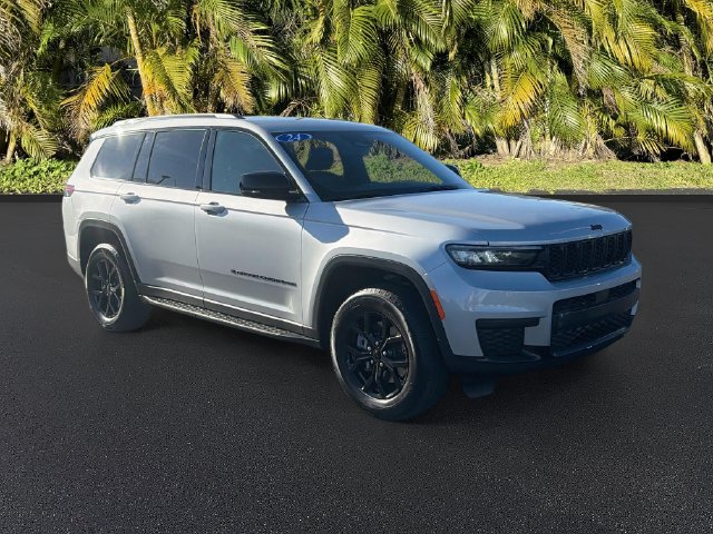 Used 2024 Jeep Grand Cherokee L Laredo RWD image 2