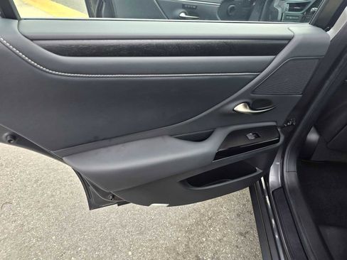 Certified 2025 Lexus ES 300h w/ Premium Package image 18