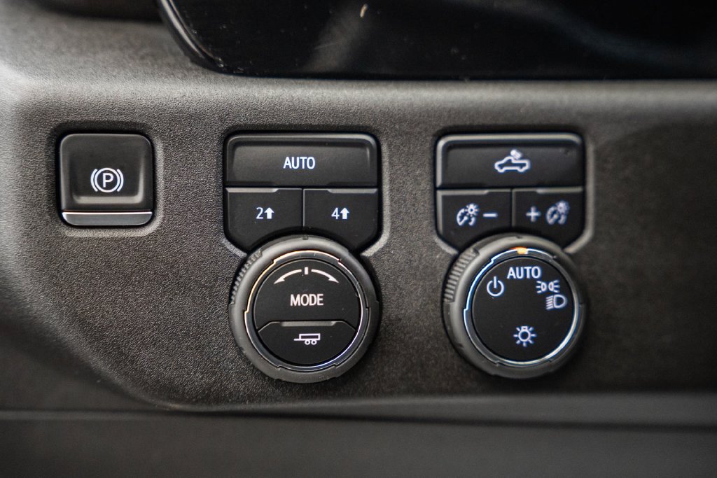 Used 2025 Chevrolet Silverado 1500 LT AWD/4WD image 44