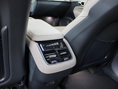 New 2026 Volvo XC90 B5 Plus image 12