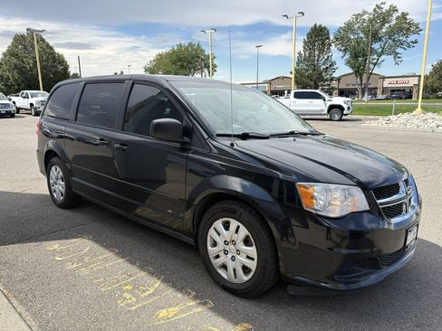 Used 2015 Dodge Grand Caravan SE w/ Quick Order Package 29E SE FWD image 3