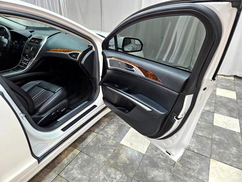 Used 2016 Lincoln MKZ image 12