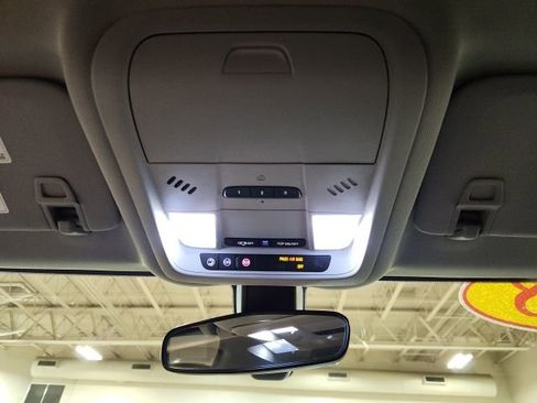 Used 2018 Chevrolet Equinox LT image 17