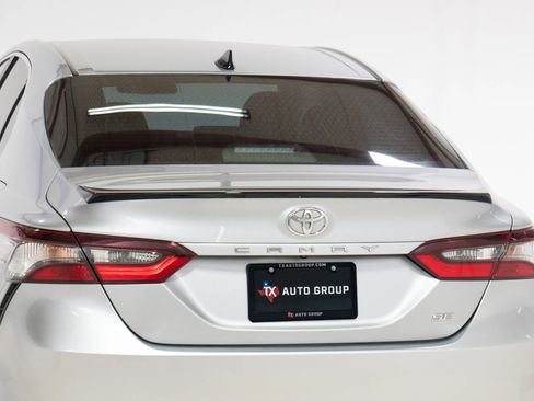 Used 2022 Toyota Camry SE image 14