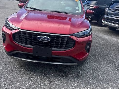 Used 2026 Ford Escape SE w/ PHEV Premium Package FWD image 2