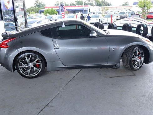 Used 2014 Nissan 370Z Touring w/ Sport Package RWD image 4
