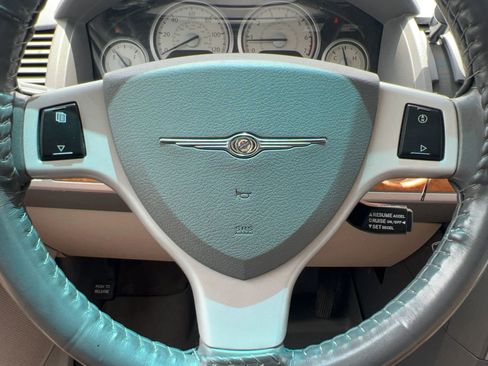 Used 2008 Chrysler Town & Country Limited w/ Entertainment Group #3 FWD image 10