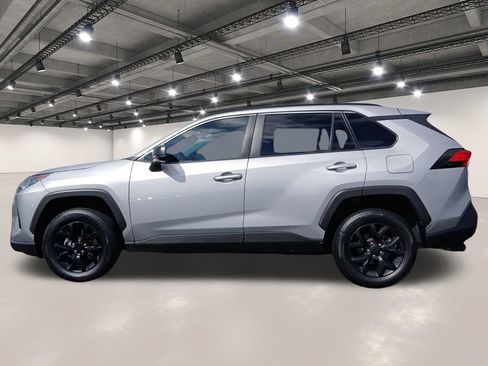 Used 2021 Toyota RAV4 LE FWD image 13