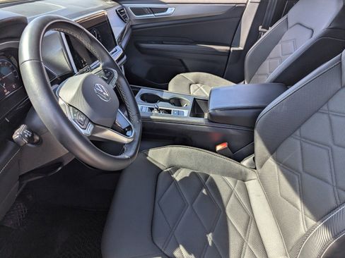 Used 2024 Volkswagen Atlas Cross Sport SE image 11