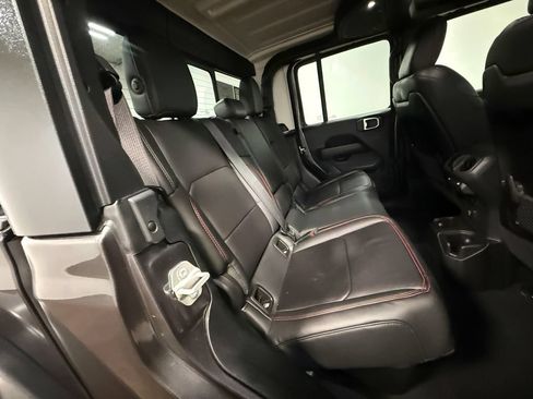 Used 2024 Jeep Gladiator Rubicon w/ Convenience Group AWD/4WD image 14