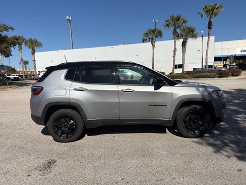 Used 2022 Jeep Compass Altitude w/ Sun and Sound Group image 6